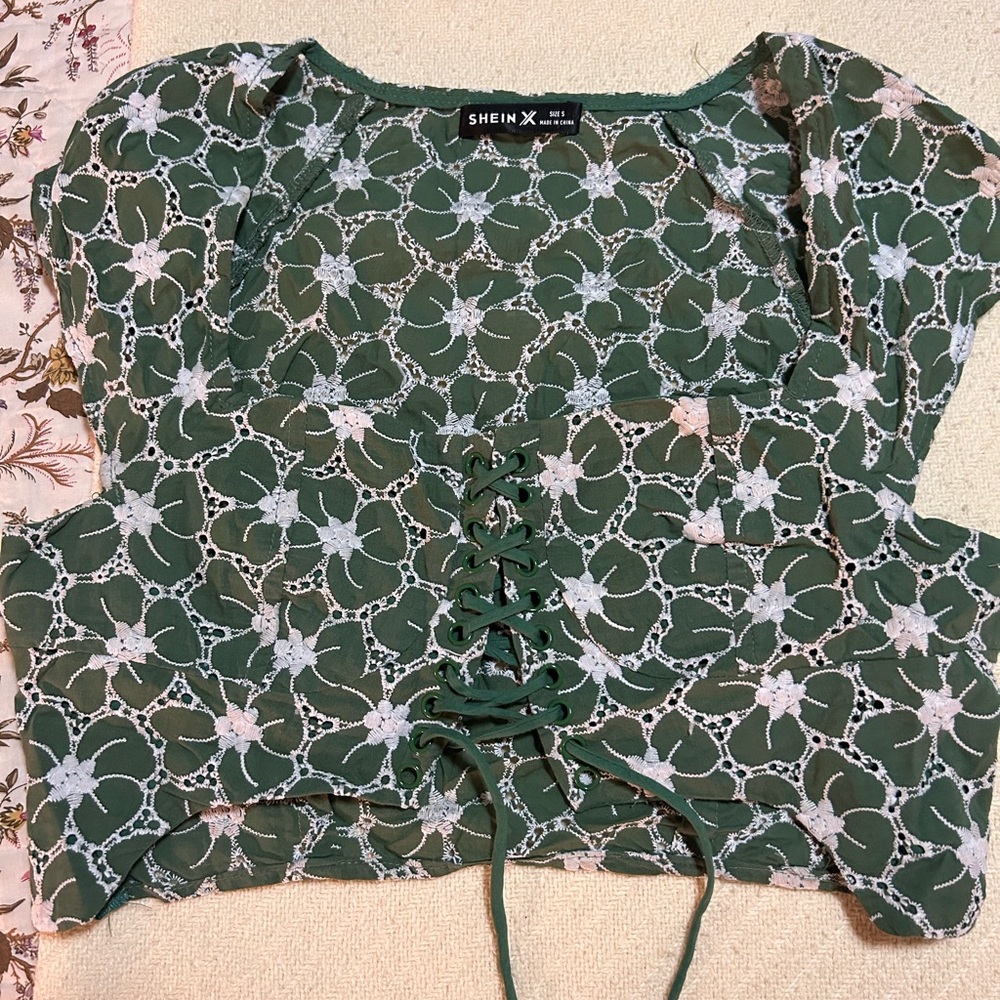 SHEIN TOP BUNDLE SIZE XS/S